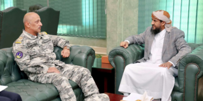 المحرّمي يبحث تعزيز قدرات خفر السواحل لمواجهة تهريب السلاح والتهديدات البحرية