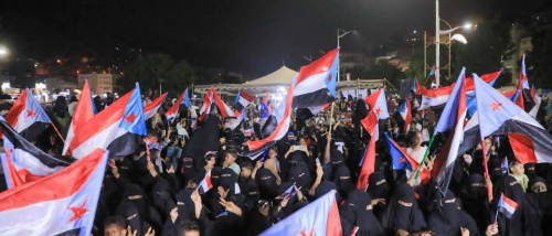 القطاع النسوي بساحة الاعتصام بالمكلا يحيي فعالية ضمن البرنامج التصعيدي المفتوح