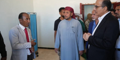 وزير الصحة ومحافظ سقطرى يتفقدان عدداً من المرافق الصحية في مديريتي قلنسية وحديبوه