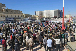 مخيم الاعتصام المفتوح بمدينة عتق يستقبل وفدًا جماهيريًا من أبناء مديرية جردان