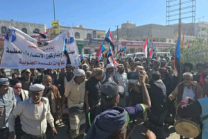 مخيم الاعتصام المفتوح بمدينة عتق يستقبل وفدًا جماهيريًا من أبناء الصعيد