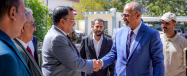 الرئيس الزُبيدي يتفقد سير العمل بديوان عام وزارة الزراعة والري والثروة السمكية وقطاعاتها