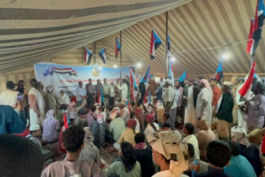 مخيم الاعتصام المفتوح بسيئون يشهد لليوم السادس توافد الحشود من كافة المديريات