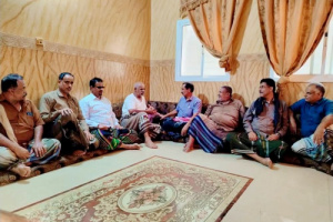 القائم بأعمال رئيس تنفيذية انتقالي حضرموت يطمئن على صحة المقدم عمر باشقار في المكلا