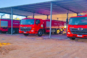 الدفاع المدني بشبوة يسيطر على حريق في منزل بمنطقة اللجفة بعتق