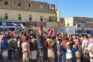 مخيم الاعتصام المفتوح بعتق يستقبل وفدًا جماهيريًا من مديريتي الروضة ونصاب