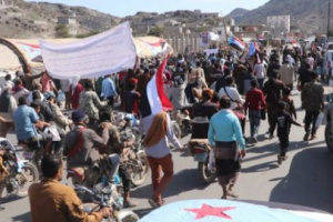 وفد من جماهير الأزارق يصل إلى مخيم اعتصام الضالع