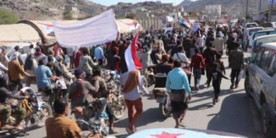 وفد من جماهير الأزارق يصل إلى مخيم اعتصام الضالع