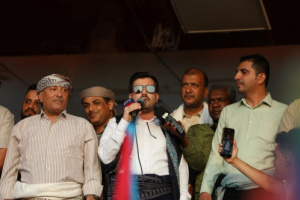 نائب وزير المياه والبيئة وعدد من نواب الحكومة يشاركون جماهير شعب الجنوب العربي بساحة العروض بخور مكسر