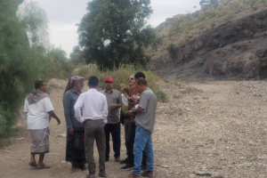 مدير عام المسيمير ووكيل وزارة الزراعة يتفقدان مواقع إعادة تأهيل قنوات الري ضمن مشروع الإدارة المتكاملة للموارد المائية