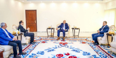 الرئيس الزُبيدي يطّلع على الوضع الصحي العام بالعاصمة عدن والمحافظات المحررة