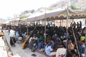 لليوم الثامن على التوالي .. إقبال جماهيري واسع على مخيم الاعتصام المفتوح بمدينة المكلا