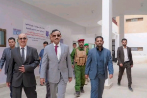 المحافظ بن الوزير يدشّن امتحانات الفصل الدراسي الأول بجامعة شبوة