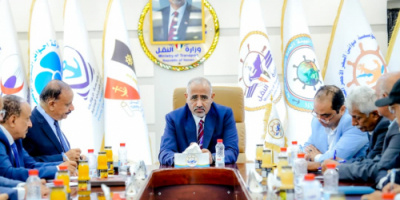 الرئيس الزُبيدي يبحث سُبل تطوير البنية التحتية لقطاع النقل