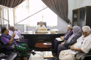 فريق الرقابة والتوجيه الرئاسي يلتقي المدير العام لجمارك ميناء المكلا