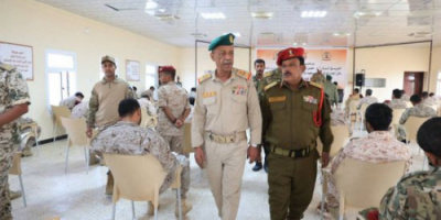 قائد العسكرية الثانية يتفقد امتحانات دورة قادة السرايا في المكلا