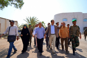 محافظ العاصمة عدن يطّلع على سير العمل في مبنى إدارتي الطرق والإنارة