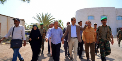 محافظ العاصمة عدن يطّلع على سير العمل في مبنى إدارتي الطرق والإنارة 