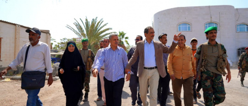 محافظ العاصمة عدن يطّلع على سير العمل في مبنى إدارتي الطرق والإنارة 