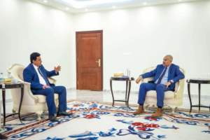 الرئيس الزُبيدي يطّلع على سير عمل الأمانة العامة لمجلس الوزراء