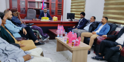 إتمام عملية الاستلام والتسليم بين المدير العام السلف والخلف لميناء شحن البري بالمهرة