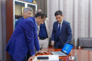 محافظ شبوة يبحث أوجه التعاون مع لونغشيانغ الصينية