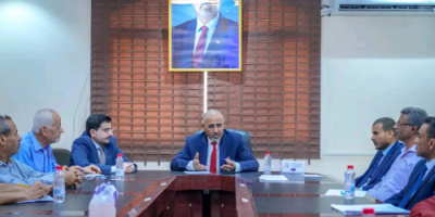 الرئيس الزُبيدي يزور وزارة المياه والبيئة ويطّلع على المشاريع المنفذة لتعزيز الموارد المائية