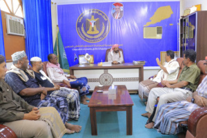 انتقالي صحراء حضرموت يستقبل عددًا من الشخصيات الاجتماعية من منطقة قسم و قيادة مركز قسم