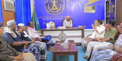 انتقالي صحراء حضرموت يستقبل عددًا من الشخصيات الاجتماعية من منطقة قسم و قيادة مركز قسم