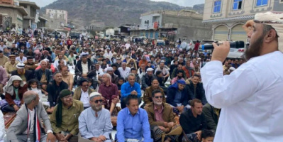 أبناء الضالع يؤدون صلاة الجمعة في ساحة الاعتصام المفتوح تحت شعار "الثبات والتمكين"