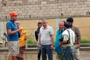 الجاوي يتفقد عمل محطة الضخ المركزية وشفط مياه الامطار في شوارع المعلا