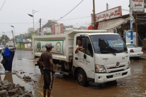 صندوق النظافة والتحسين: تصريف وشفط 650 ألف لتر من مياه الأمطار في المعلا والتواهي