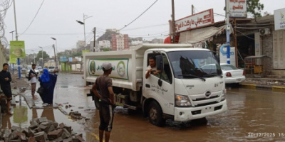 صندوق النظافة والتحسين: تصريف وشفط 650 ألف لتر من مياه الأمطار في المعلا والتواهي