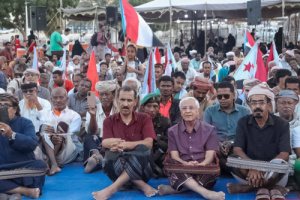 مخيم الاعتصام المفتوح بالمكلا يشهد محاضرة توعوية لتعزيز الهوية الوطنية الجنوبية