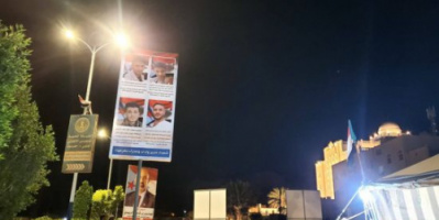 رفع صور شهداء تحرير وادي حضرموت بمخيم اعتصام سيئون