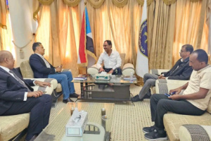 باعوم يبحث مع أمين عام جامعة سيئون أوضاع الجامعة والتحديات التي تواجهها