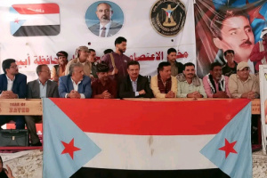 أبناء أبين يواصلون الاعتصام المفتوح دعمًا لاستعادة الدولة الجنوبية