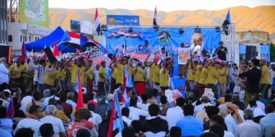 مقادمة وأعضاء فرقة أبو سراجين للألعاب الشعبية بمديرية غيل باوزير ينضمون إلى ساحة الاعتصام بالمكلا