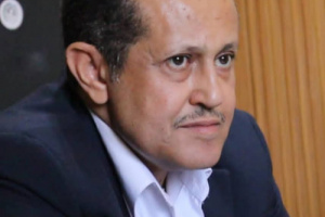 رئيس انتقالي لحج يعزّي مدير الإدارة السياسية بالمحافظة في وفاة والده 