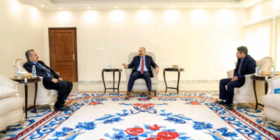 الرئيس الزُبيدي يشدد على أهمية تطوير البنى التحتية لمطار عدن الدولي