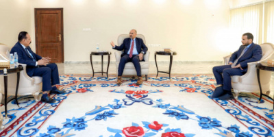 الرئيس الزُبيدي يشدد على أهمية الصيانة الدورية لشبكة الطرق