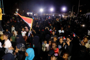 ساحة الاعتصام بالمكلا تشهد حفلًا نسويًا حاشدًا بفقرات متنوعة