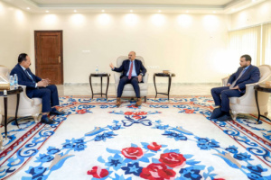 الرئيس الزُبيدي يشدد على أهمية الصيانة الدورية لشبكة الطرق