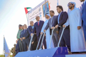 الرئيس الزُبيدي يزور أبين ويضع حجر الأساس لمشروع محطة الطاقة الشمسية بقدرة 30 ميجاوات