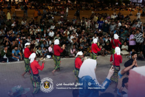 ساحة العروض تحتضن أمسية فنية وثقافية بحضور جماهيري واسع