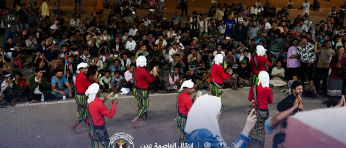 ساحة العروض تحتضن أمسية فنية وثقافية بحضور جماهيري واسع