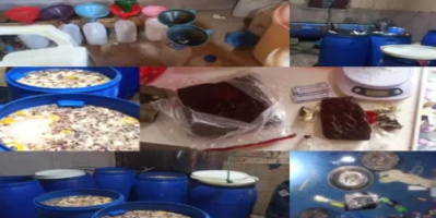 ضبط سبعيني بحوزته كيلو حشيش مخدر مع مصنع يحتوي على 813 لتر من الخمر بوادي حضرموت