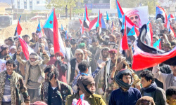 مسيرة شعبية حاشدة في عتق تطالب القيادة السياسية بإعلان دولة الجنوب العربي