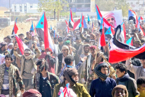 مسيرة شعبية حاشدة في عتق تطالب القيادة السياسية بإعلان دولة الجنوب العربي