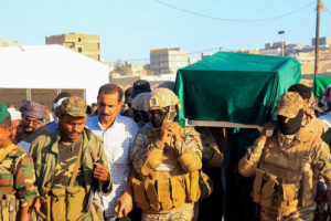 في موكب جنائزي مهيب.. باتيس يشارك في تشييع جثمان الشهيد البطل عمر العمودي بالمكلا